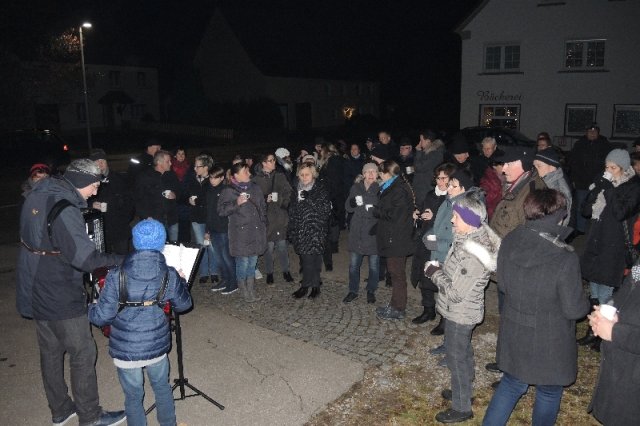 2016 weihnachtsbaumsingen dorfmitte 04