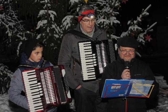 2017 weihnachtsbaum singen 09