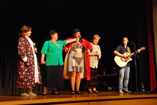 lk 70 jahre mit den schrillen fehlaperlen 033
