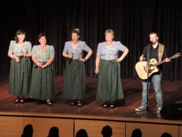 lk 70 jahre mit den schrillen fehlaperlen 024
