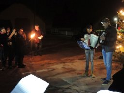 2019 12 17 christbaumsingen dorfmitte und adventsfeier  10